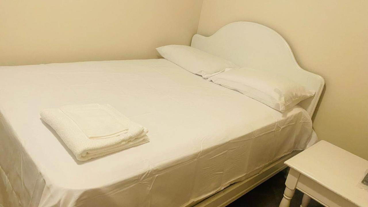 Minutes From Jfk, Beautiful Home With Peaceful, Cosy, Private Room 纽约 外观 照片