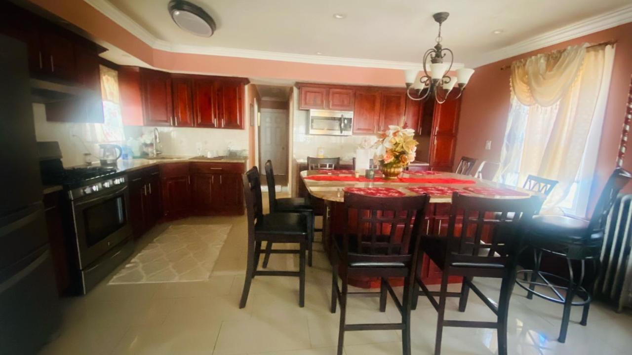 Minutes From Jfk, Beautiful Home With Peaceful, Cosy, Private Room 纽约 外观 照片