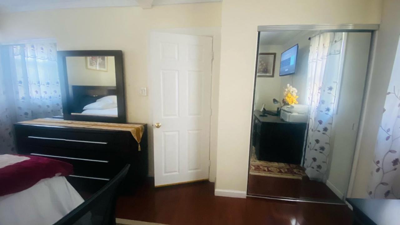 Minutes From Jfk, Beautiful Home With Peaceful, Cosy, Private Room 纽约 外观 照片