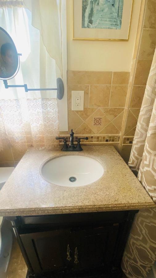 Minutes From Jfk, Beautiful Home With Peaceful, Cosy, Private Room 纽约 外观 照片