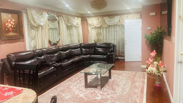 Minutes From Jfk, Beautiful Home With Peaceful, Cosy, Private Room 纽约 外观 照片