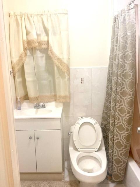 Minutes From Jfk, Beautiful Home With Peaceful, Cosy, Private Room 纽约 外观 照片